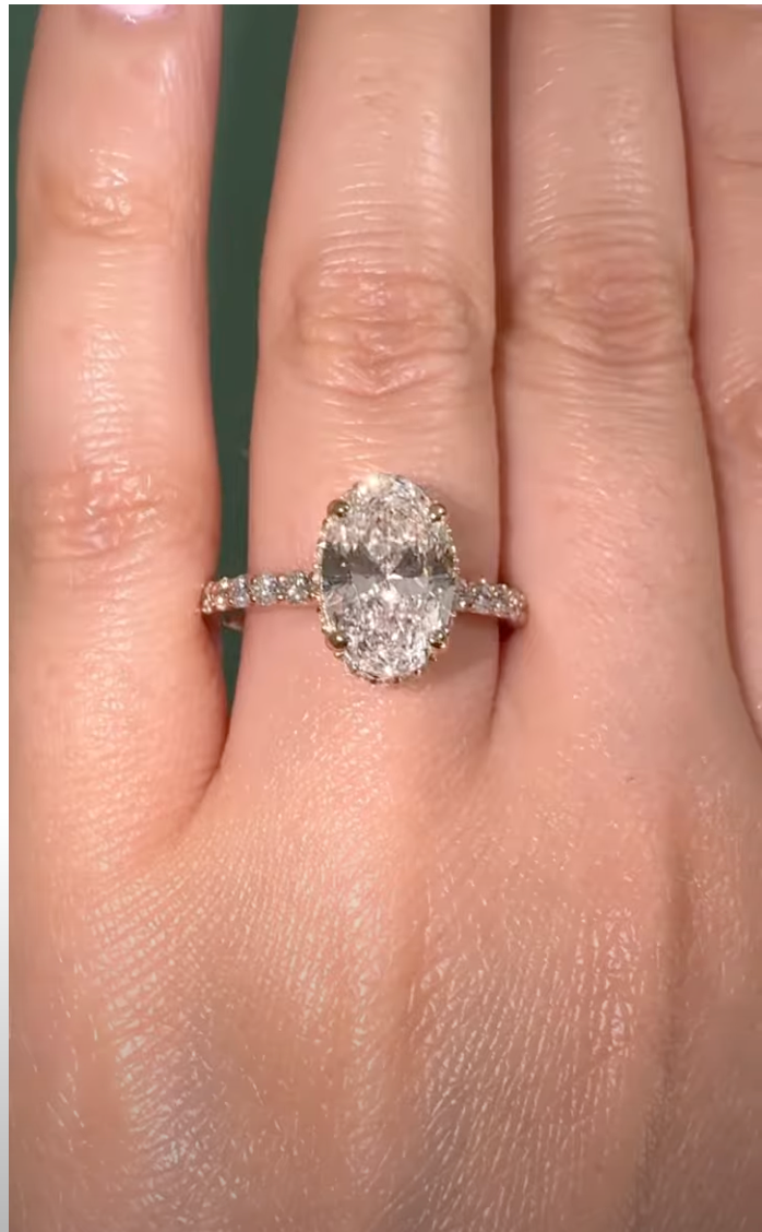 The Medici Donatella 2.0 Oval Pavé & Hidden Halo Ring